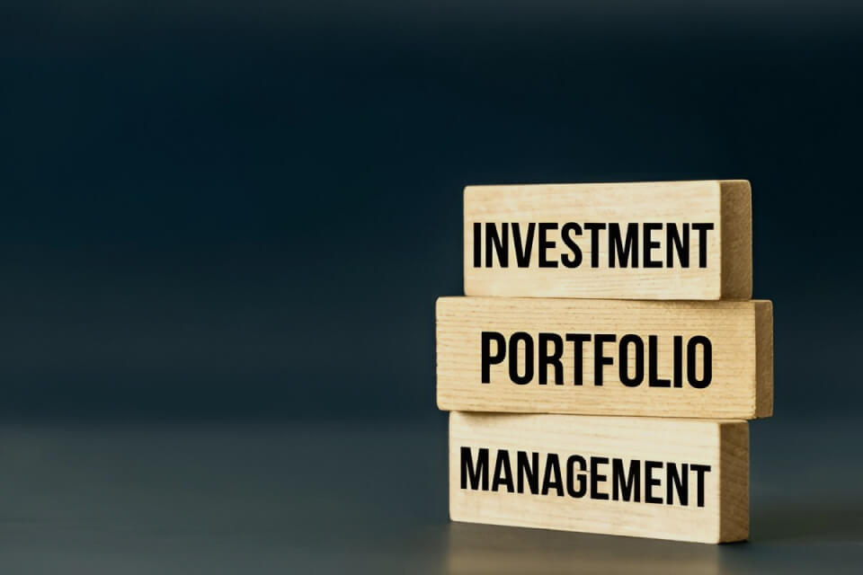  Growth vs. Value Stocks